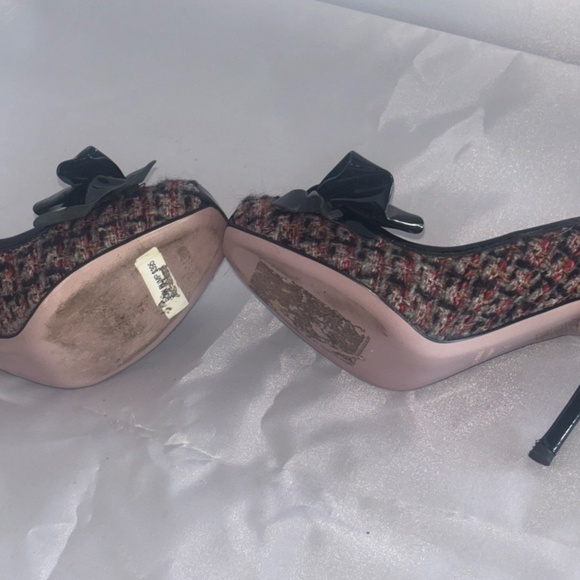 RED - Wool plaid, Black Patent Leather bow and trim. High heels, size 7.5 - Picture 4 of 5